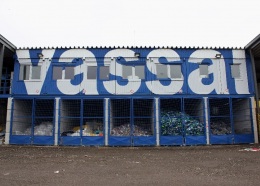 Exteriérový reklamný nápis VASSAL, maľba sprejom, Bratislava 2017